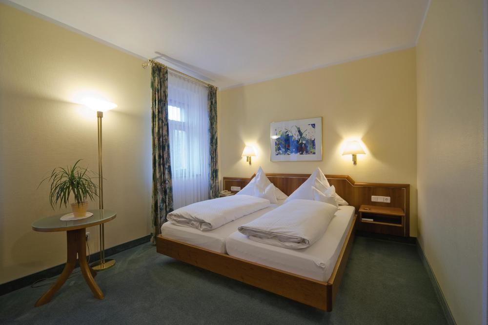 Hotel Weisses Lamm Veitshochheim Bilik gambar